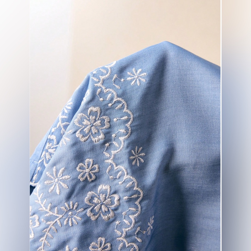 Blue Embroidered Design On The Hem Pants - Picture 3 of 7
